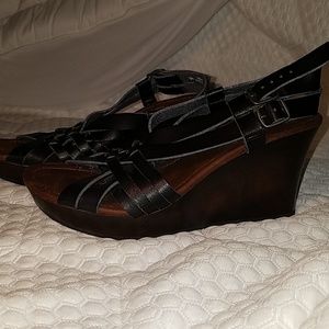 Leather wedge sandals